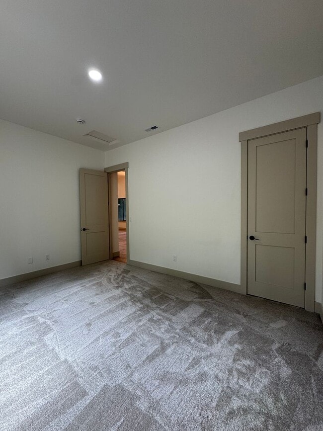 Building Photo - Luxury Rural Home Close to Town for Lease