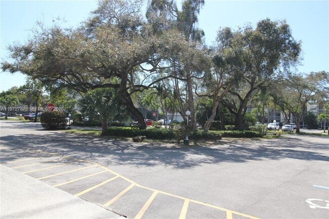 Building Photo - 4235 N University Dr