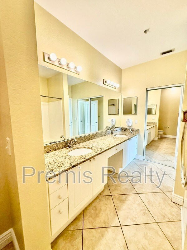 Building Photo - 2721 Via Murano