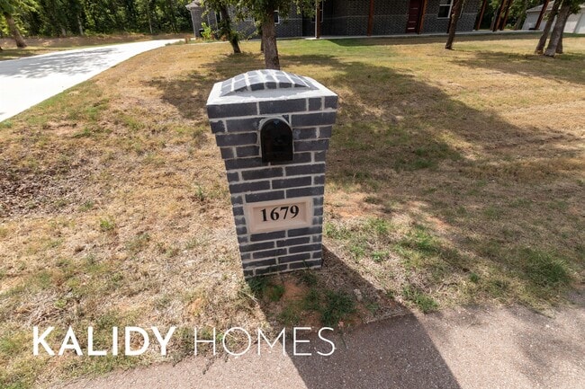 Building Photo - 1679 Kalidy Dr