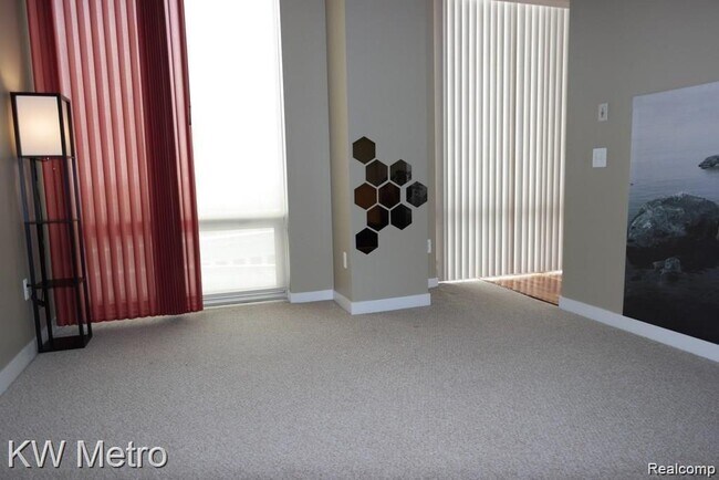 Building Photo - 350 N Main St