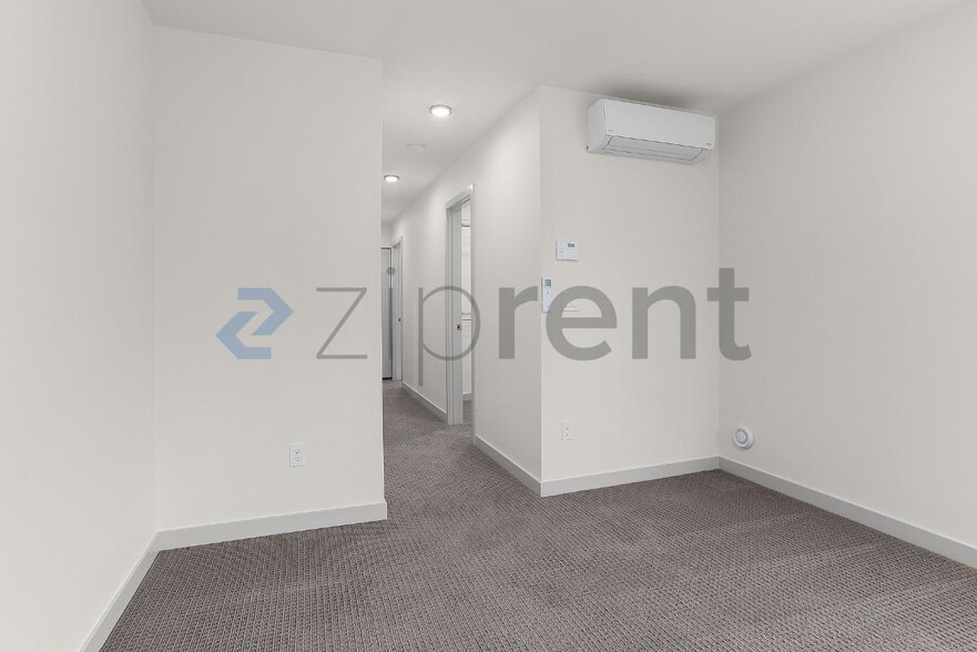 Building Photo - Unit C
