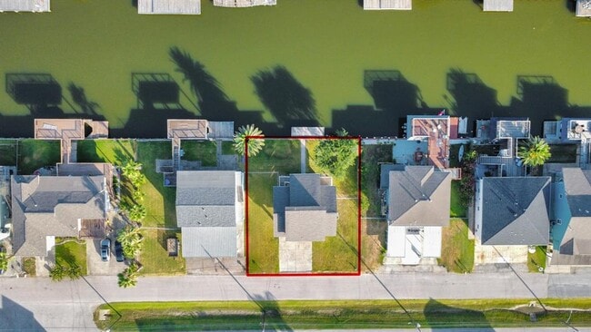 Building Photo - 129 Tarpon St