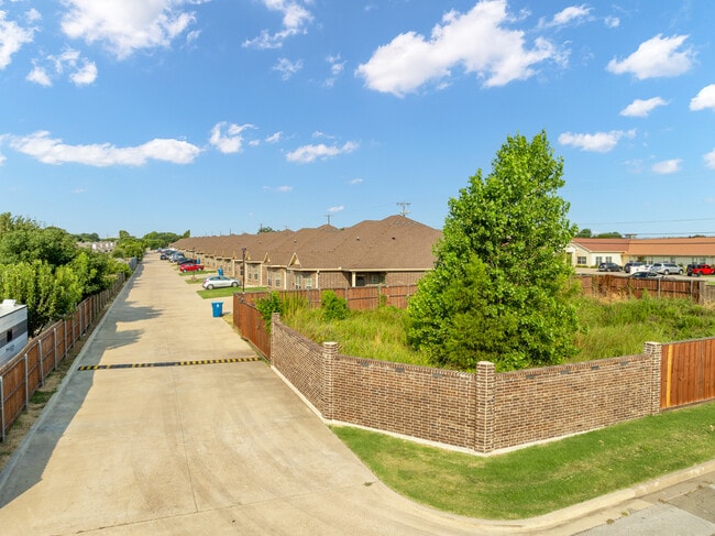 Building Photo - 301 Panther Way