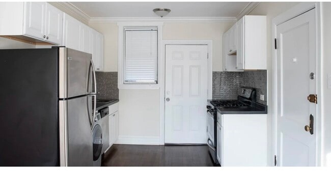 Building Photo - 1056 W Lill Ave