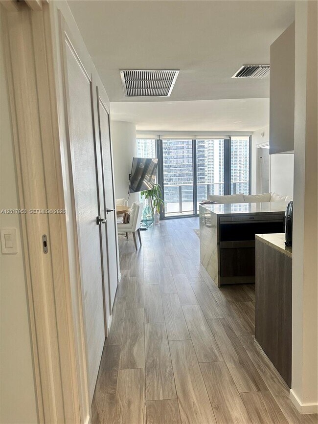 Building Photo - 801 S Miami Ave