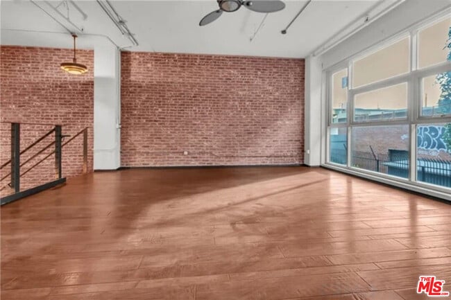 Building Photo - 510 S Hewitt St