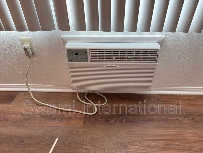 Building Photo - 10519 S Budlong Ave