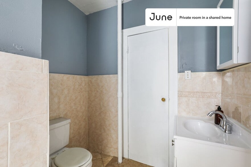 Building Photo - Room in Shared 4 bed/1 bath home