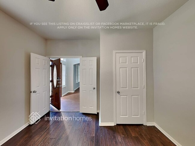 Building Photo - 1525 Swan Lake Dr