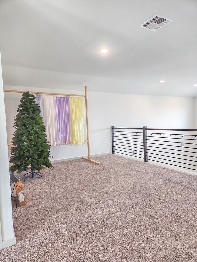 Building Photo - 7219 Sunbreeze Ln