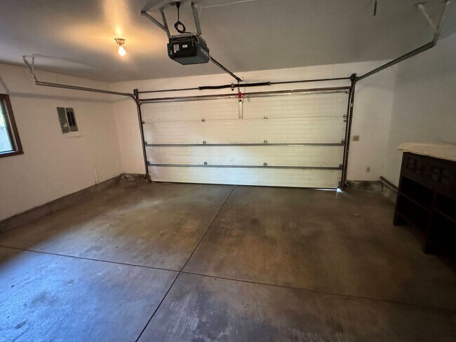 Building Photo - 3 Bedroom House off Harlow Rd.