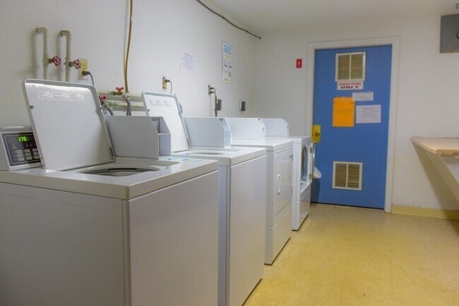 Building Photo - 96 Richardson Rd