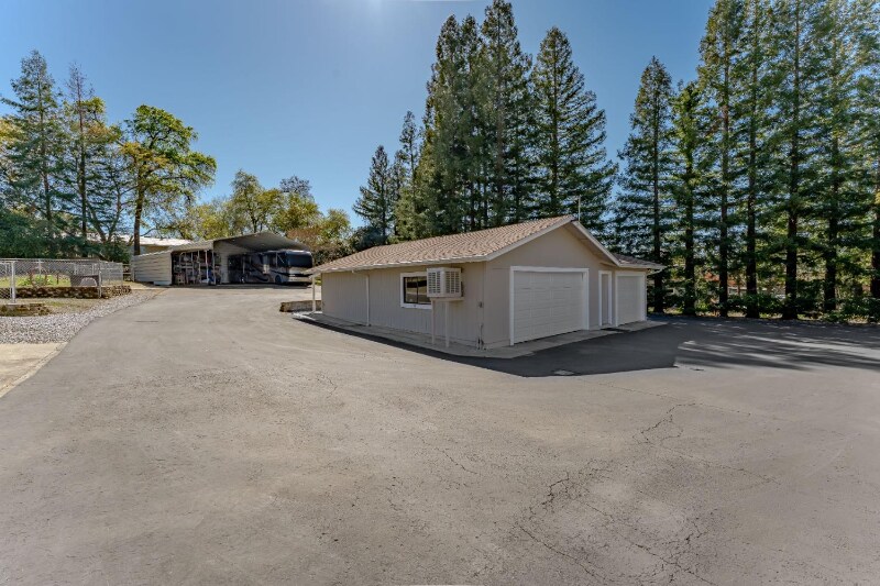Building Photo - 8054 Horseshoe Bar Rd