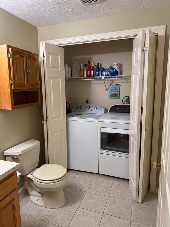 Building Photo - 16 Highbridge Hill Rd