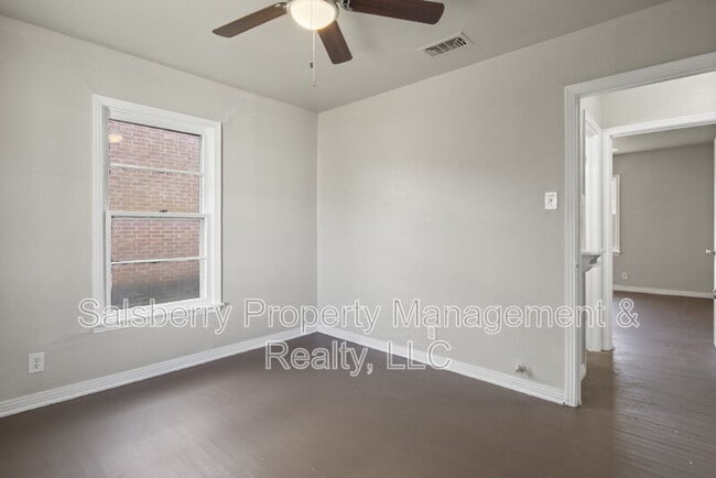 Building Photo - 320 NE 31st St