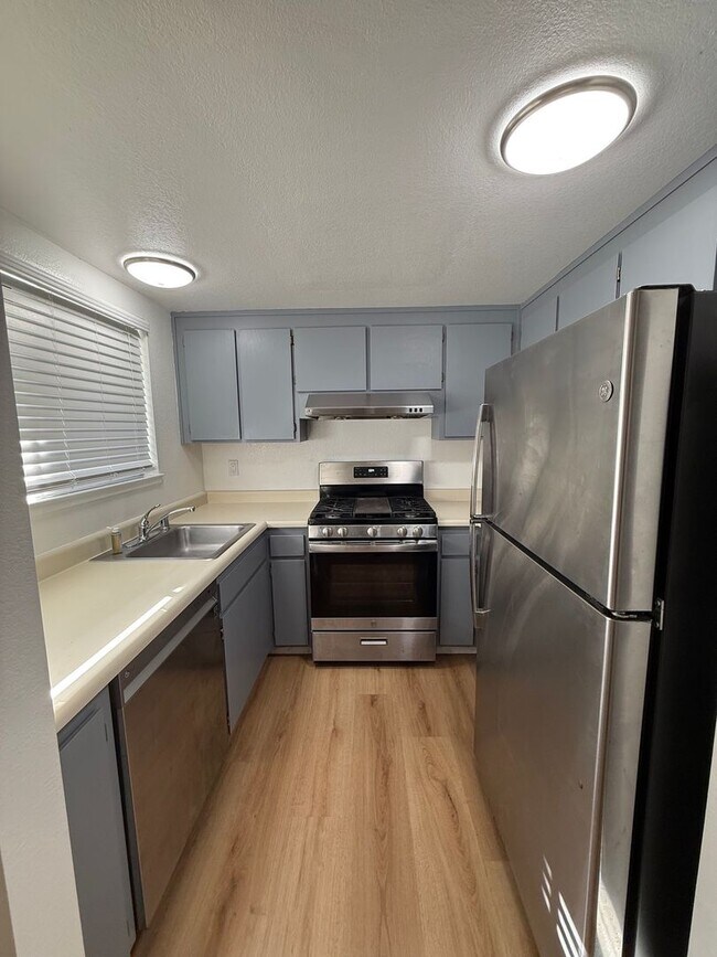 Building Photo - 422 Occidental Cir