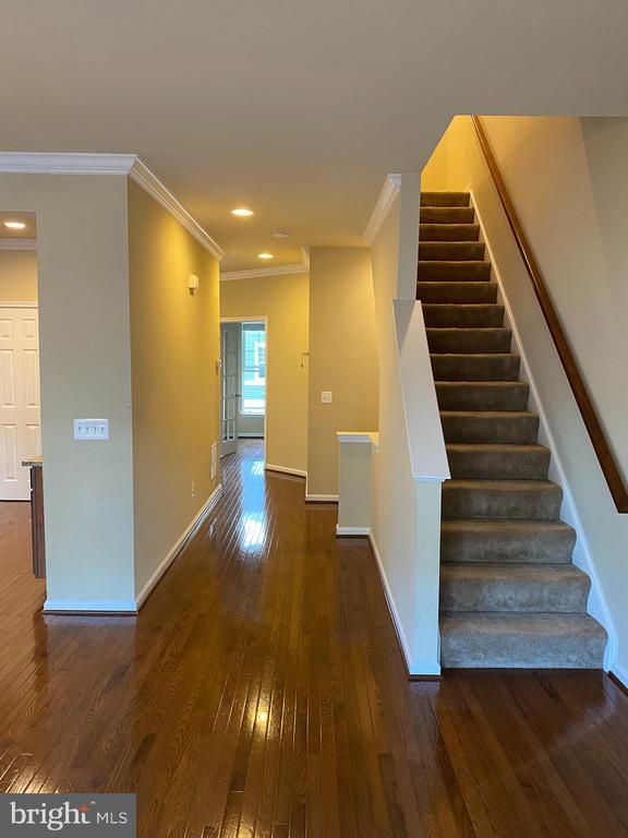 Building Photo - 104 Gretchen Ct