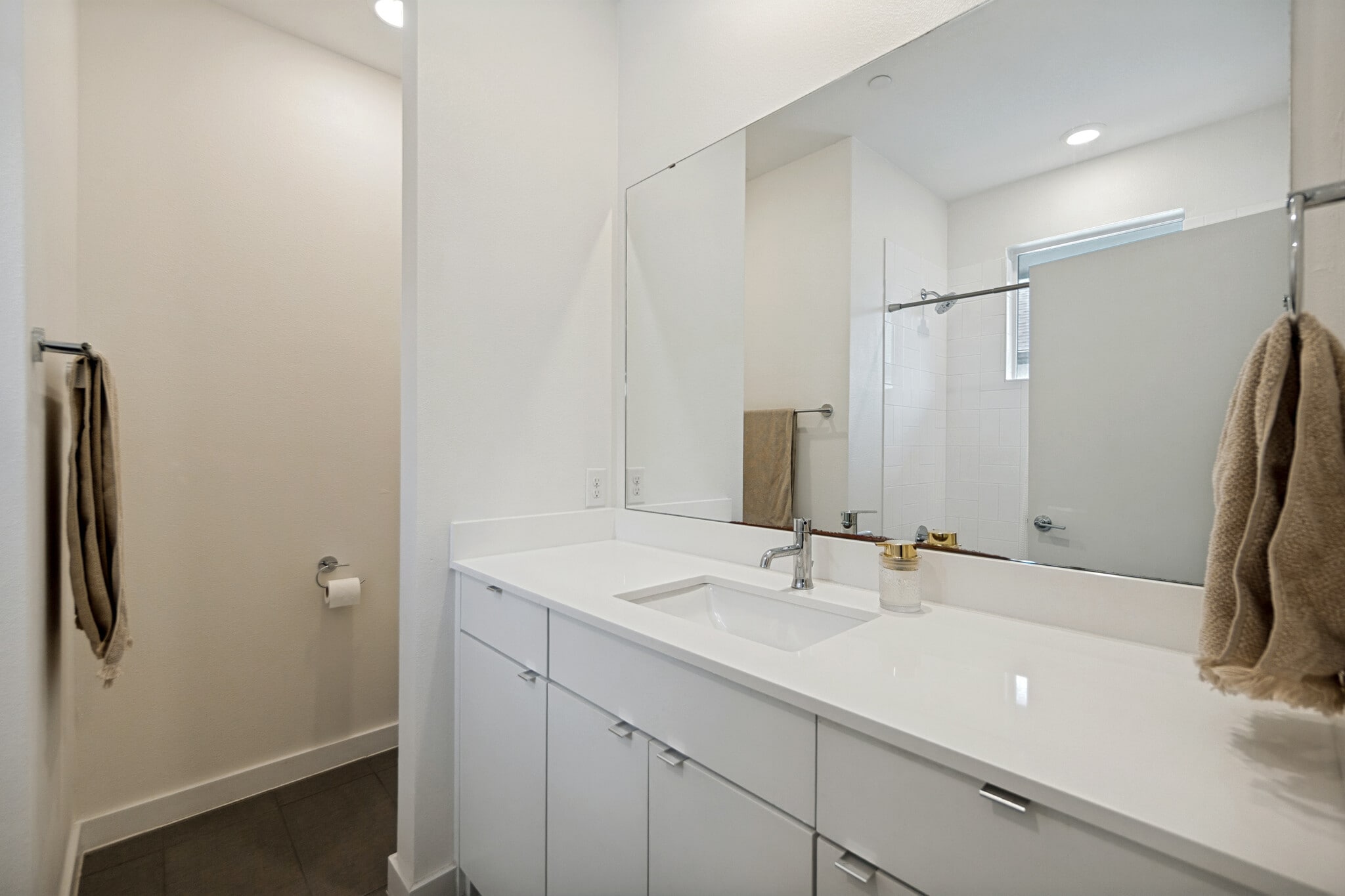 Guest Bathroom - 5018 Bryan St