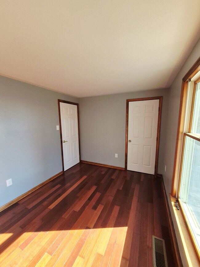 Building Photo - 976 Snow Mountain Rd