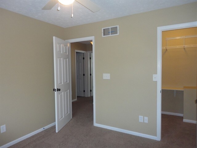 Building Photo - 931 E Branch Ct