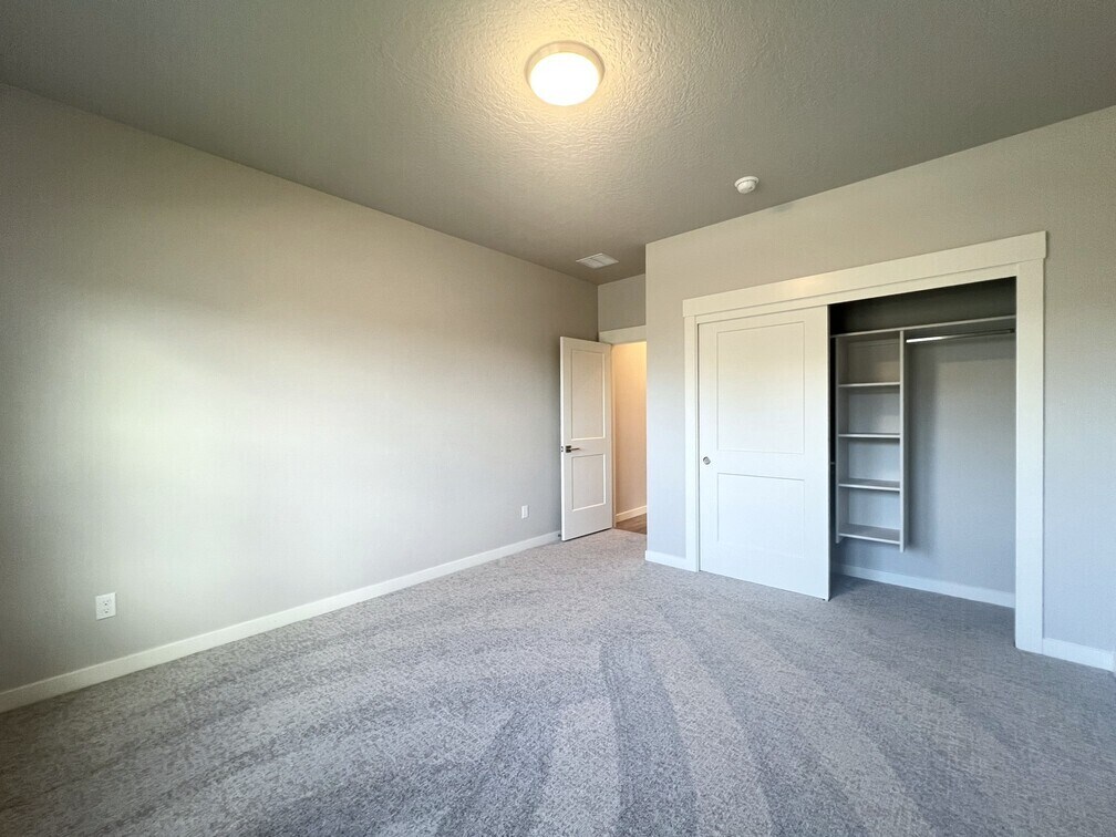 Building Photo - 2282 S Hurd Ave