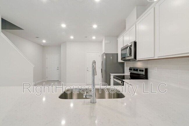 Building Photo - 3082 Emerald Acrs Ln