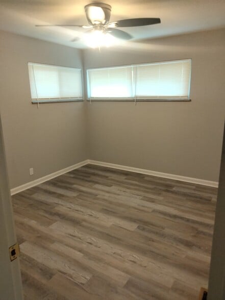 Building Photo - 70 Illona Dr
