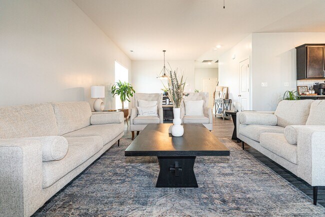 Building Photo - Spacious 4-Bedroom, 2.5-Bath Home for Rent...