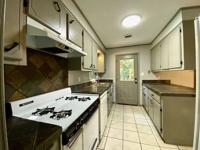 Building Photo - North Tupelo Single Family House