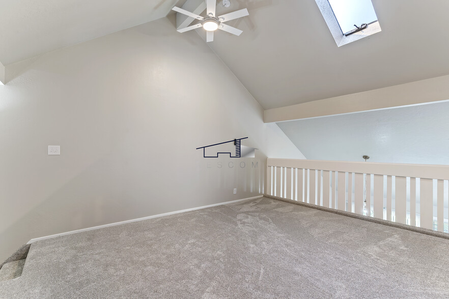 Building Photo - 26 White Barn Dr