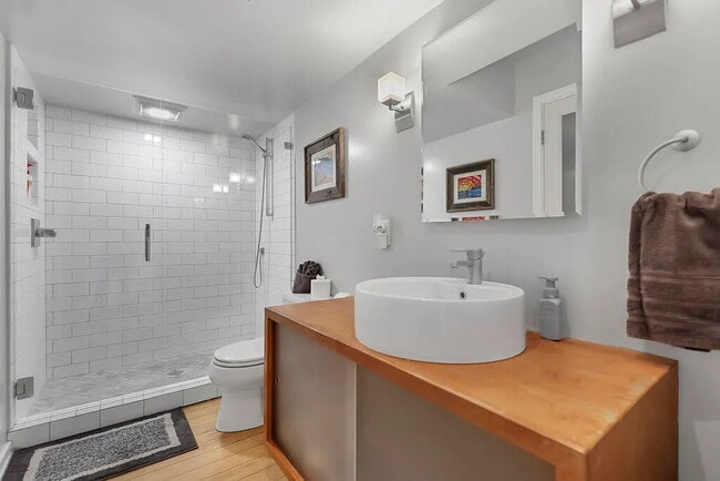 Building Photo - "Chic Palm Springs Retreat: Spacious 1-Bed...