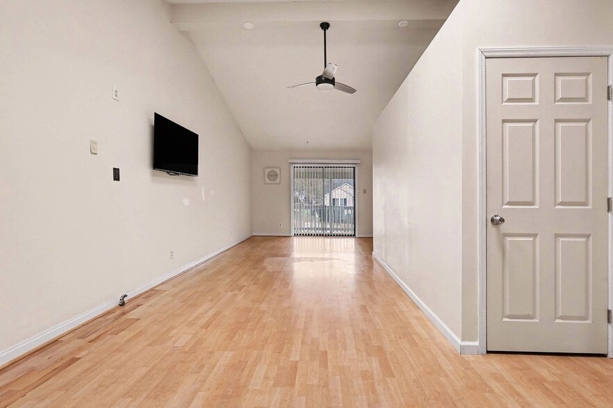 Building Photo - 205 Spring St