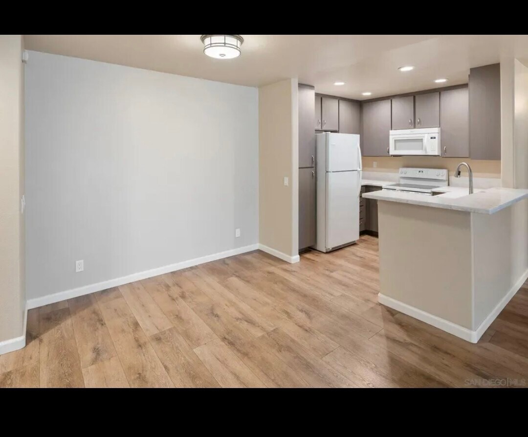 Building Photo - 580 Camino De La Reina