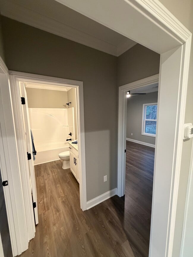 Building Photo - 955 Oakwood Estates Dr