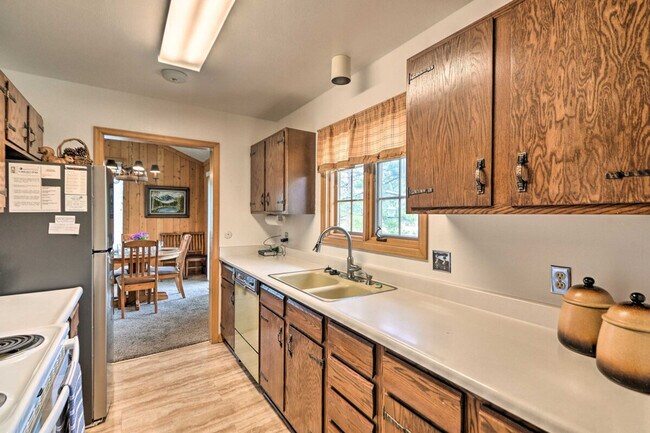 Building Photo - 2334 Carriage Dr