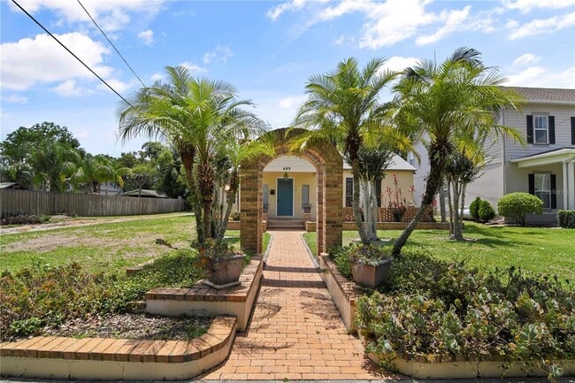 Primary Photo - 689 Overspin Dr