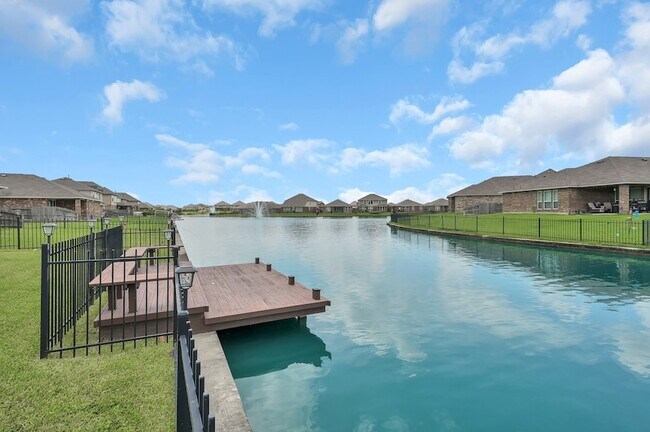 Building Photo - 3791 Lake Bend Shore Dr