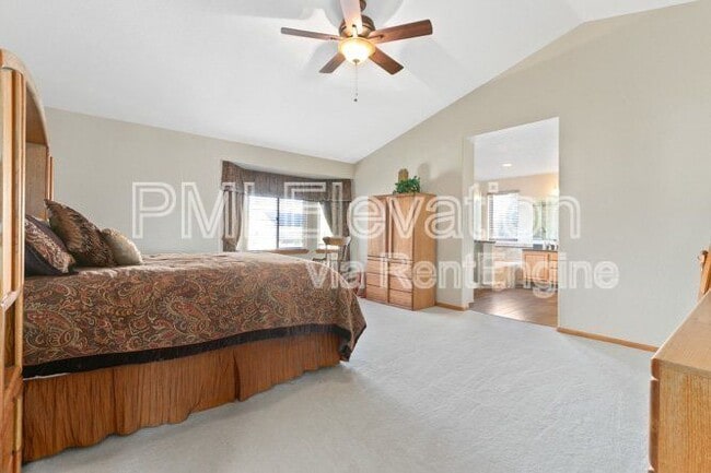 Building Photo - 829 W Sparrow Hawk Dr