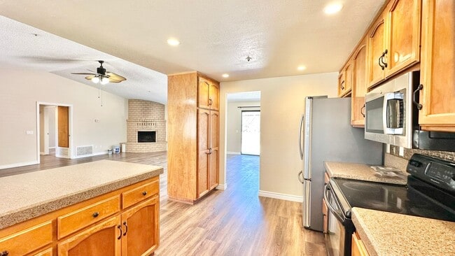 Building Photo - Wonderful Single Story Ranch Style Home on Sprawling Country Property in Vista!