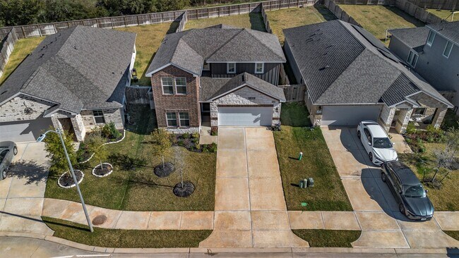 Building Photo - 38746 Yellowstone Dr