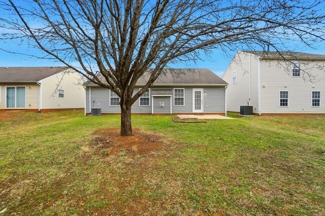 Building Photo - 3 bedroom single family home!