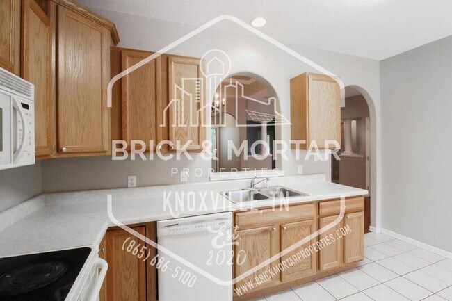 Building Photo - 6810 Springhouse Way