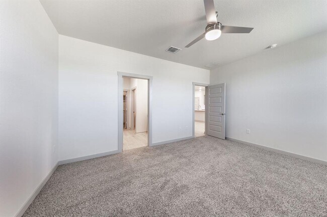 Building Photo - 2416 Tucker Ln
