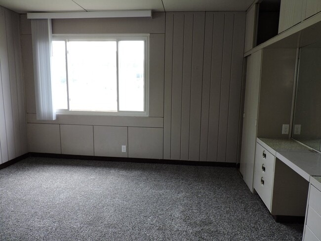 Building Photo - 2 bedroom, 1 bath house