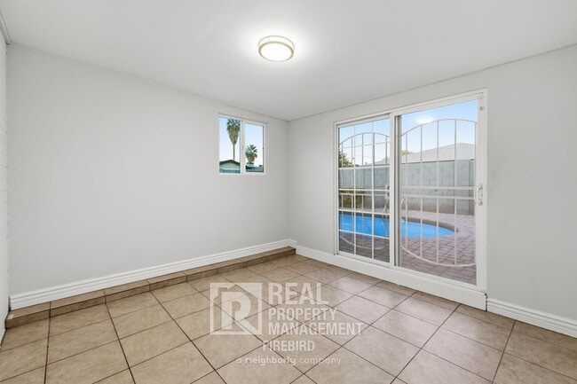 Building Photo - 1901 N 48th Pl