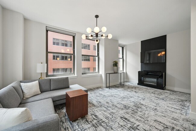 Building Photo - Upgraded Downtown Condo