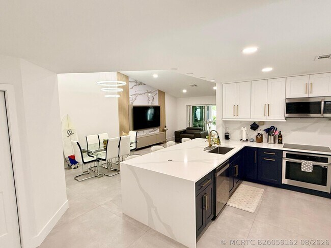 Building Photo - 4929 W Lakes Dr