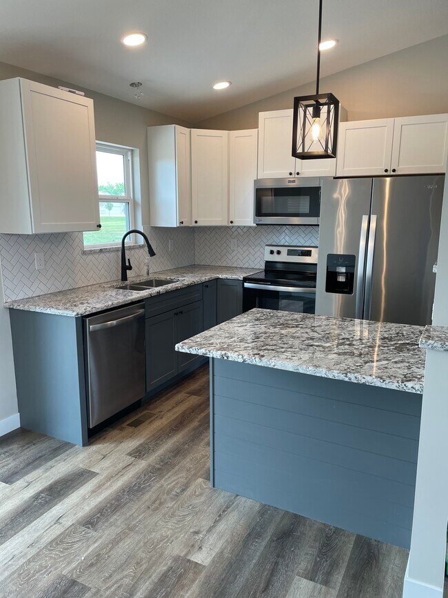 Building Photo - 627 Union Park Cir