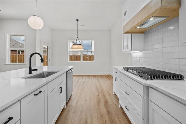 Building Photo - 490 Apollo Dr